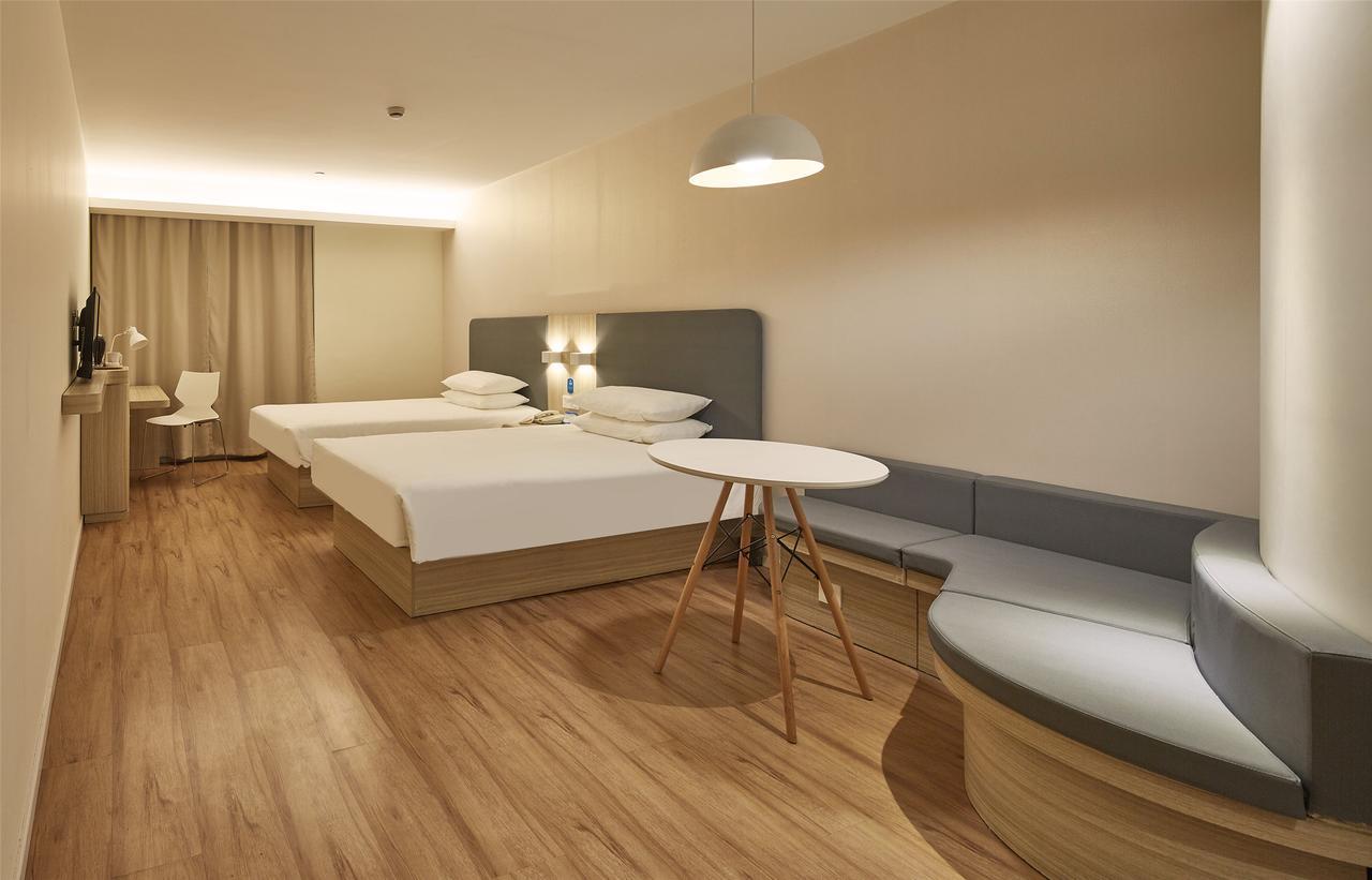 Hanting Express Of Finance And Economics Jipu Road Hotel 2*