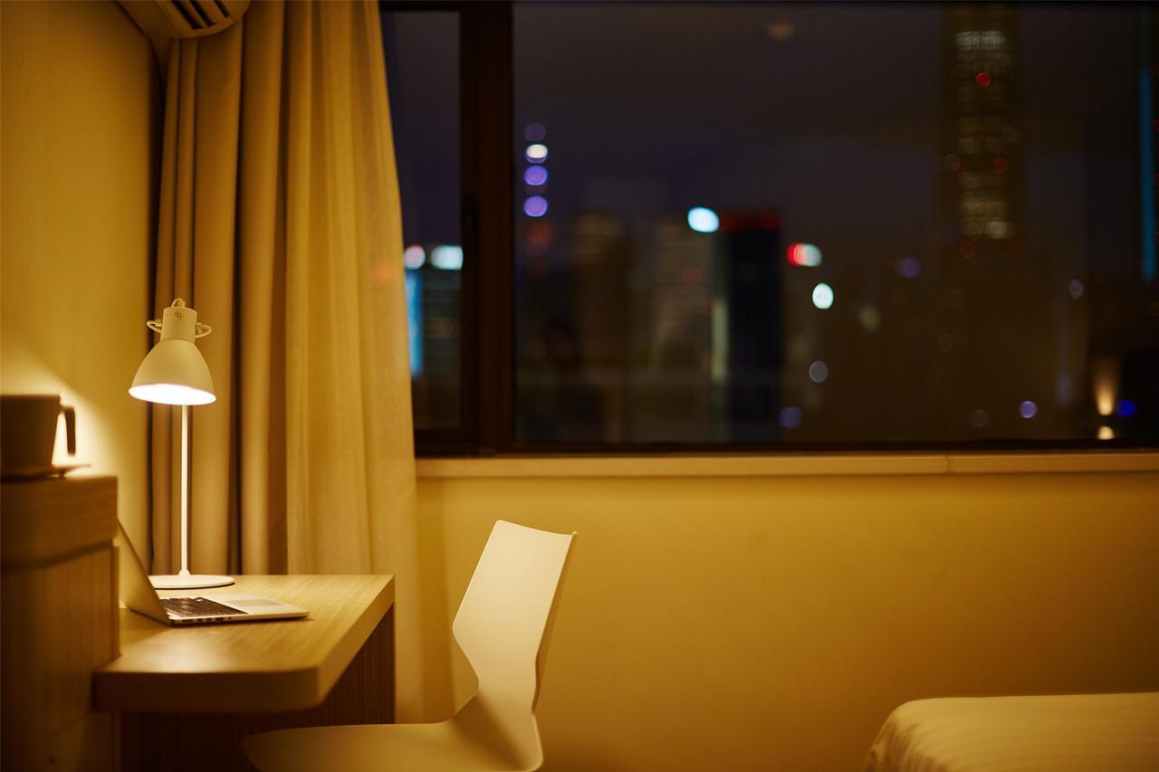 Hanting Express Of Finance And Economics Jipu Road Hotel 2*